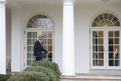 Barack Obama lascia lo studio ovale della Casa Bianca 9