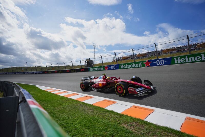 La F1 riparte da dove si era fermata: con le due Ferrari in difficoltà