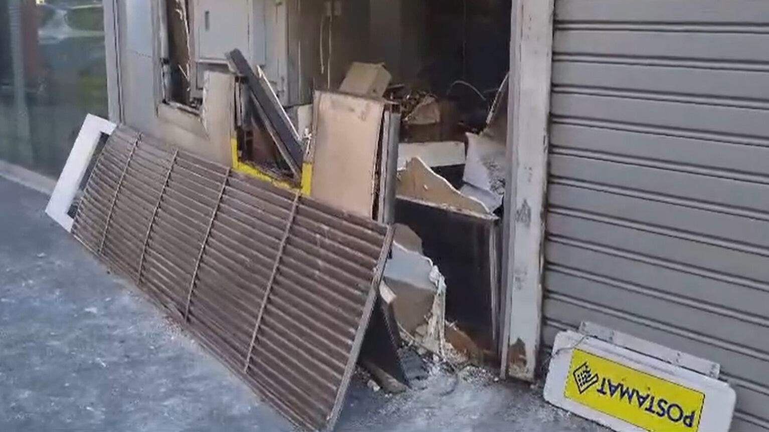 Milano, doppio assalto alle Poste. I ladri fanno saltare due sportelli Atm