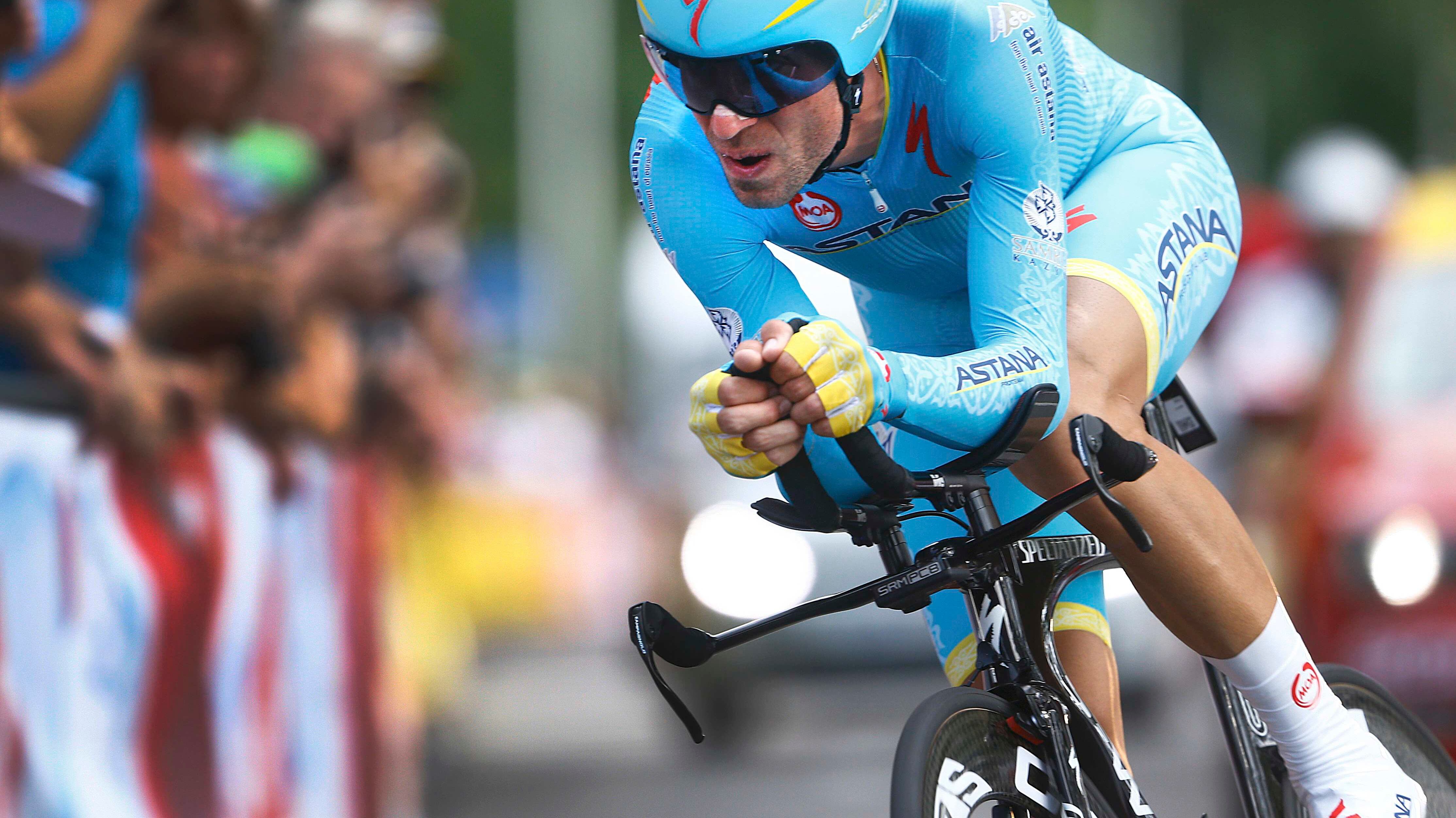 La Liegi nella tormenta non dà scampo a Nibali