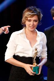 Valeria Golino, topless mozzafiato a 50 anni 25