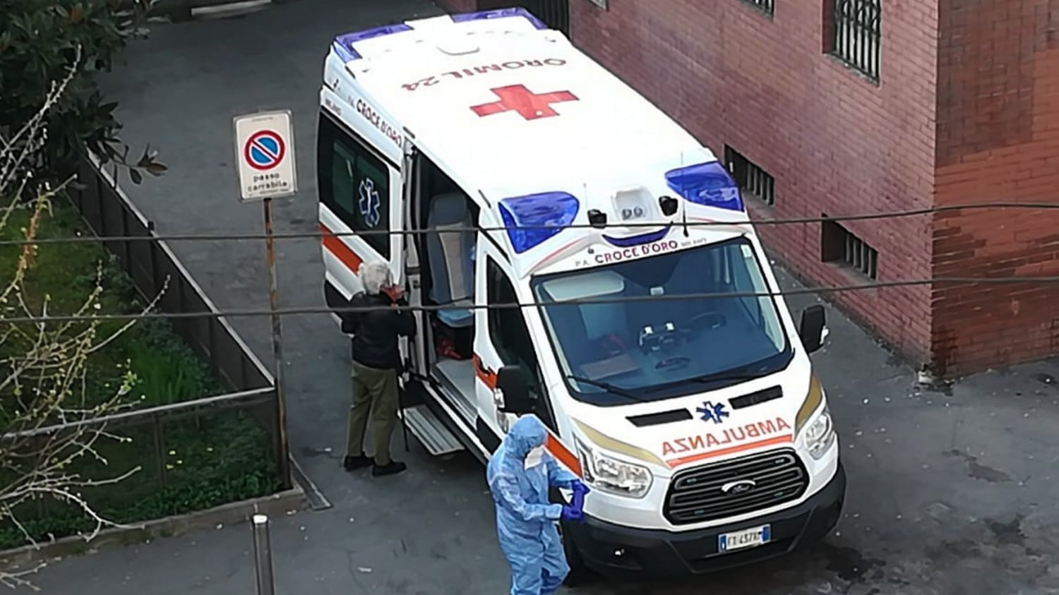 Morta in casa per il virus, trema l'intero condominio: "Così li abbiamo salvati"