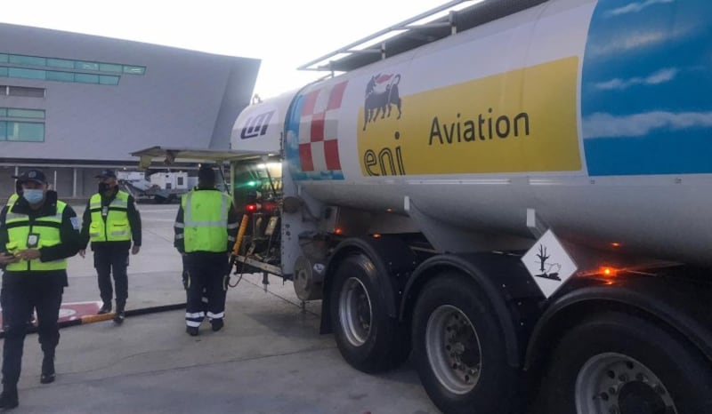 Carburante biosostenibile per aerei prodotto da Eni