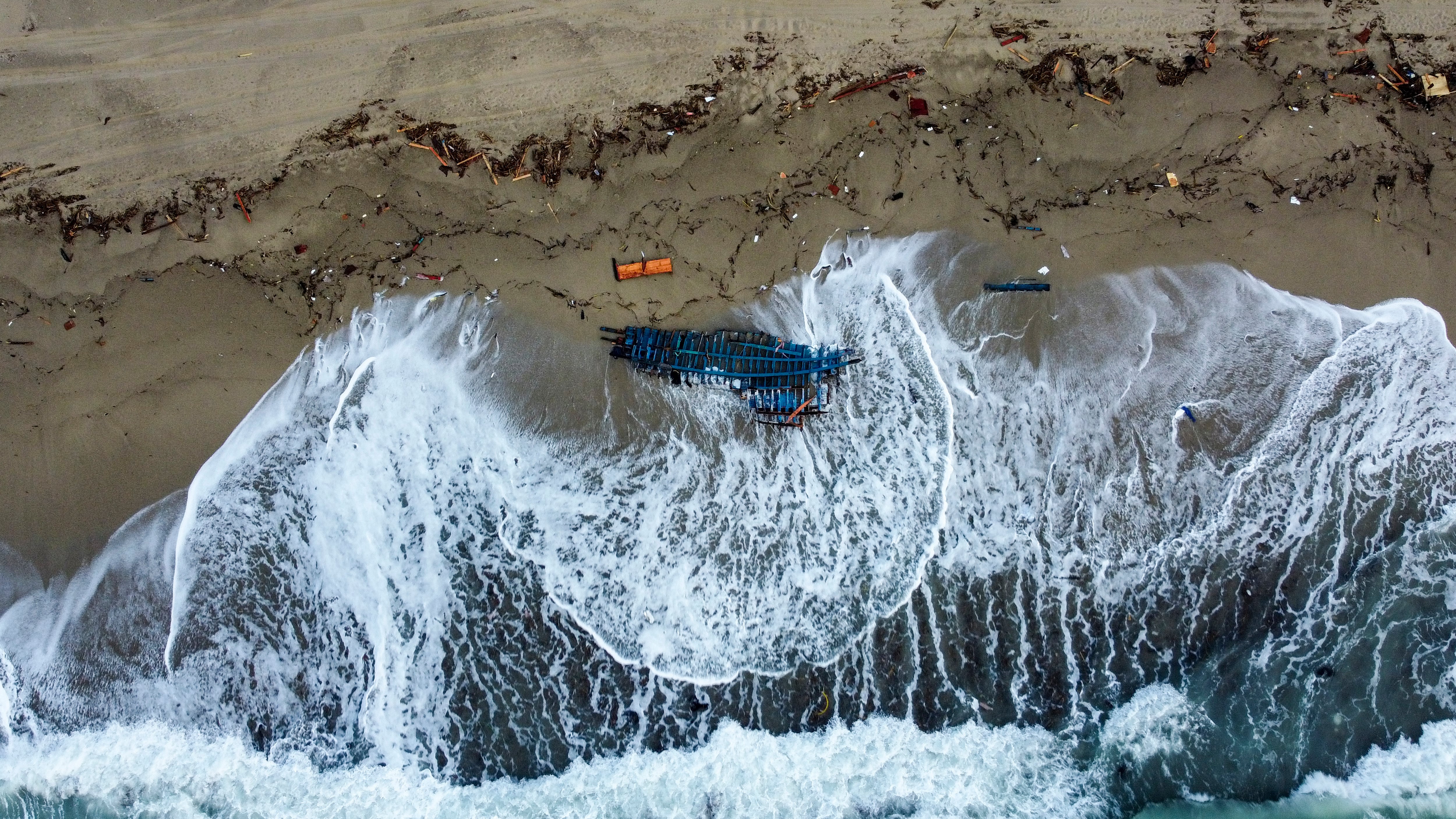 Naufragio di Cutro, condanne pesanti per 3 scafisti