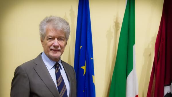 "Arezzo non è una città omofoba". Il sindaco respinge le accuse del ristoratore in crisi