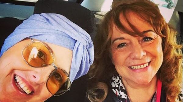 La Toffa sorride in compagnia della mamma: "Giornata favolosa"