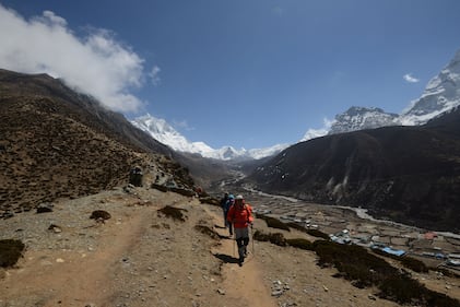 L'affollata strada che porta alla cima dell'Everest 2