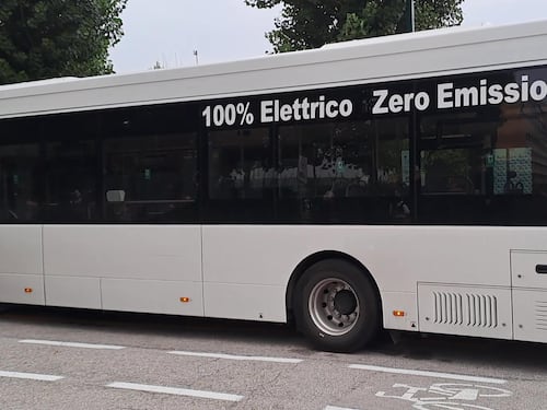 Mestre, si schianta un altro bus elettrico: 15 feriti