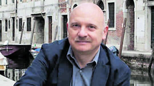 Tra la verità, la biro e il mare di Grecia, Tiziano Scarpa si affida alle donne