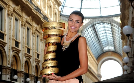 Cristina Chiabotto e il bikini bianconero: fisico da Champions 5