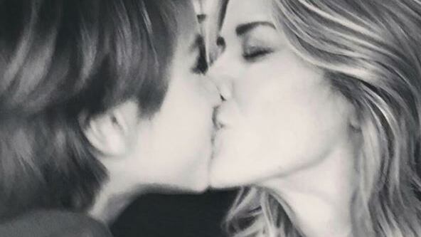 Elena Santarelli svela la malattia del figlio: "Ha un tumore cerebrale"