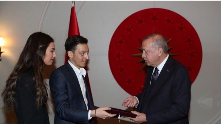 Germania, Mesut Ozil invita Erdogan al suo matrimonio ed è subito polemica
