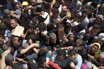 Lesbo invasa dagli immigrati: scontri e feriti 4