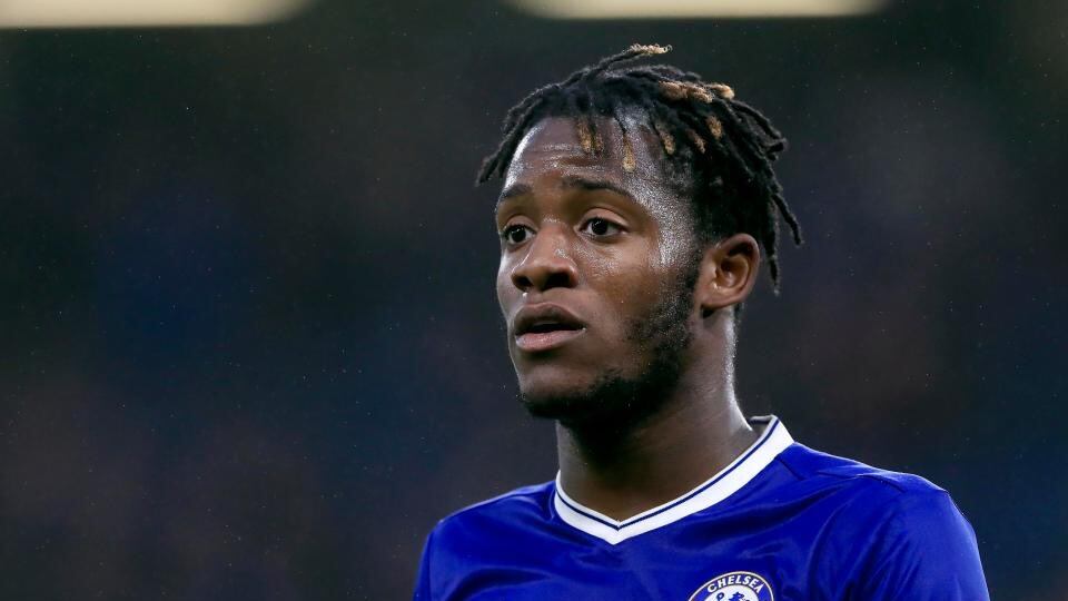 Su Twitter: "Batshuayi farà presto coming out". Il belga risponde: "Pure tua madre sa che è falso"