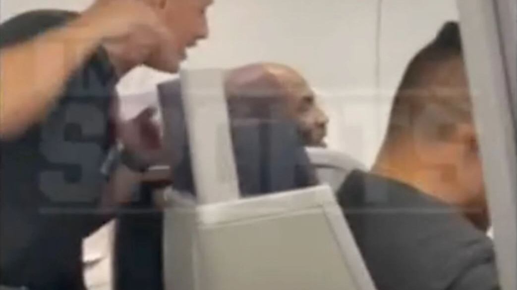 Mike Tyson choc: prende a pugni un passeggero in aereo