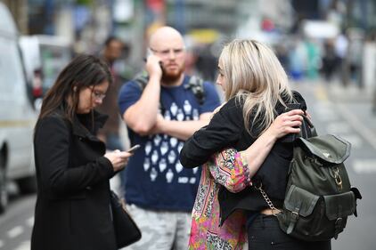 Attentato a Manchester, gli omaggi per le 22 vittime 8