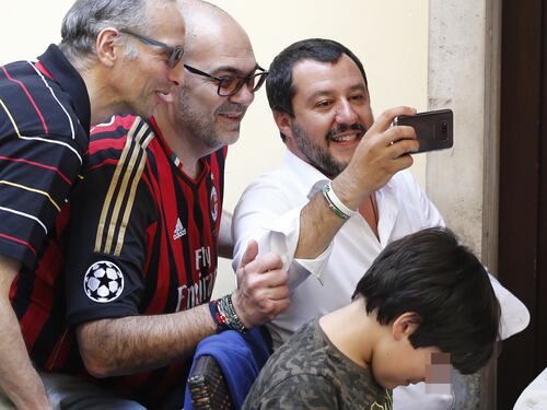 Salvini, la giacca di CasaPound e l'ossessione rossa per i "fasci"