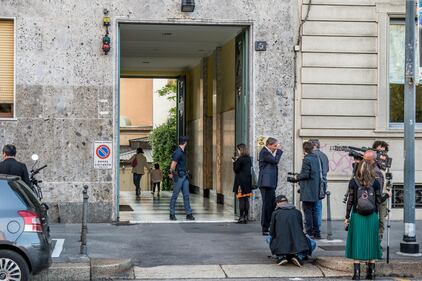 Milano, mamma e figlia precipitano dall'ottavo piano 2