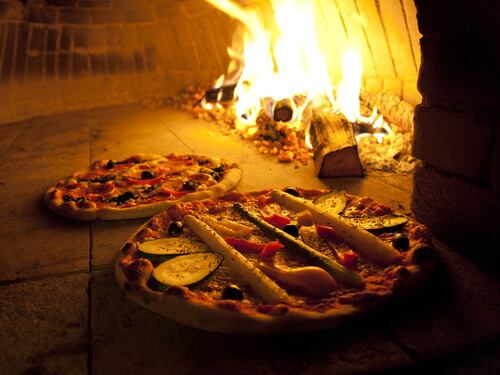 “Stop ai forni della pizza”. New York contro i ristoranti nel nome della religione green