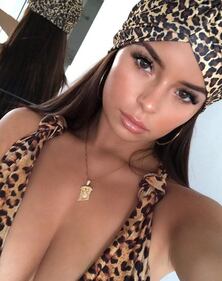 Demi Rose, la modella sexy alta 1.58 11