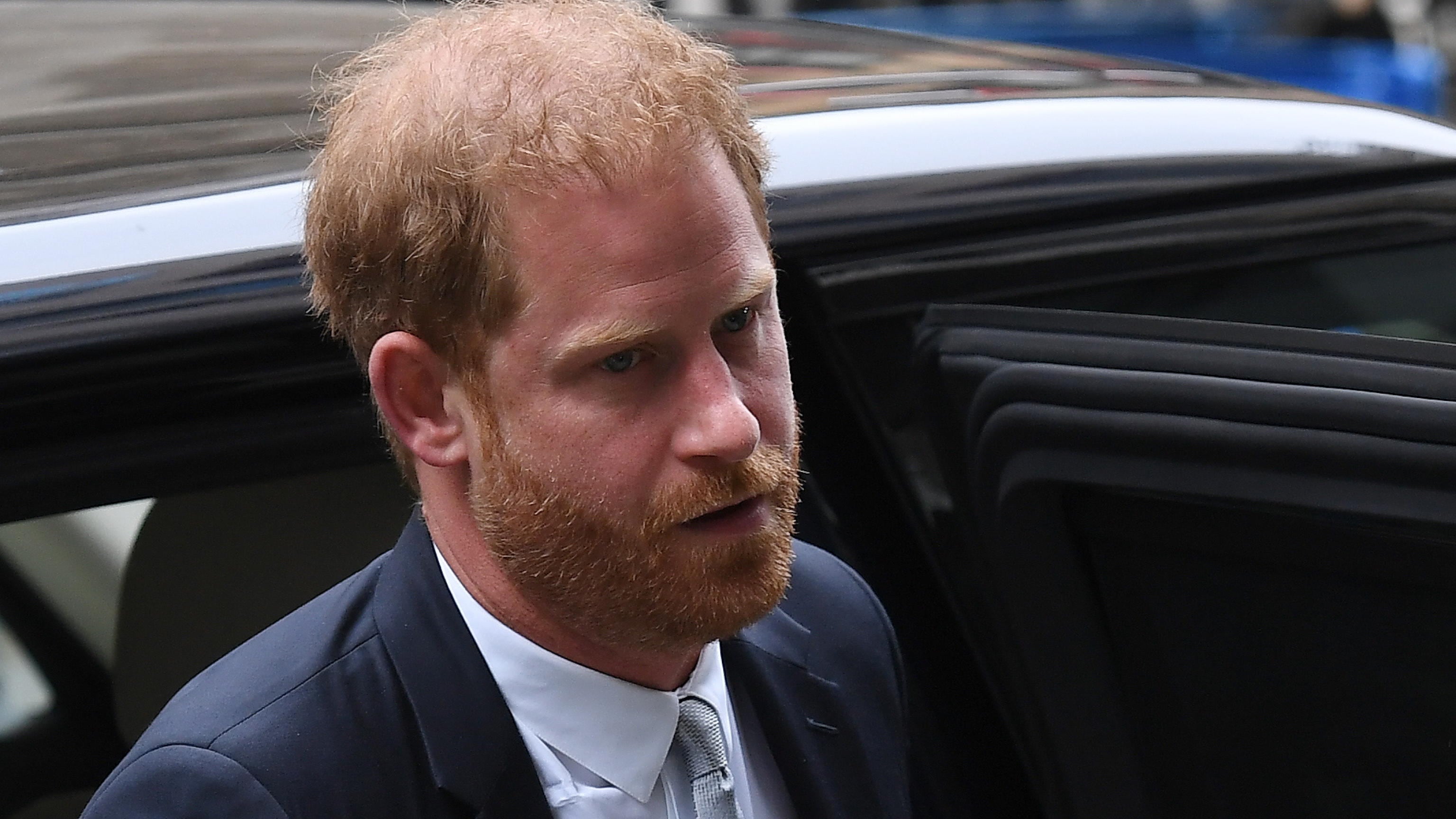 Il principe Harry vince la causa con il Mirror. "Telefonate intercettate per fare gli scoop"