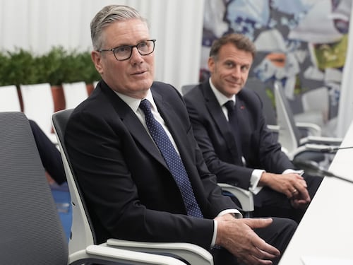 Da Macron a Sanchez e Zapatero: non li hanno visti fallire