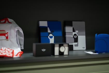 BMW e MINI, svelate le nuove collezioni Lifestyle 2024, guarda tutte le foto 10