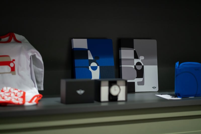 BMW e MINI, svelate le nuove collezioni Lifestyle 2024, guarda tutte le foto 10