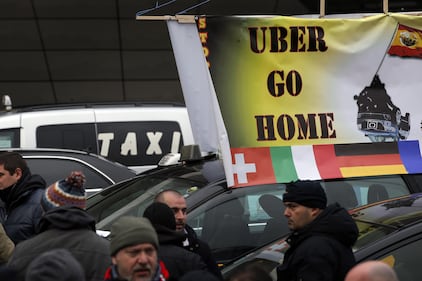 Guerriglia a Parigi contro Uber 5