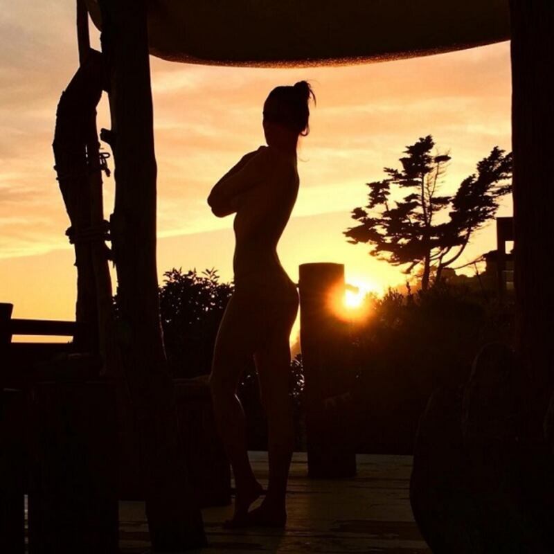 Alessandra Ambrosio, scatti bollenti a Malibu su Instagram: foto 5