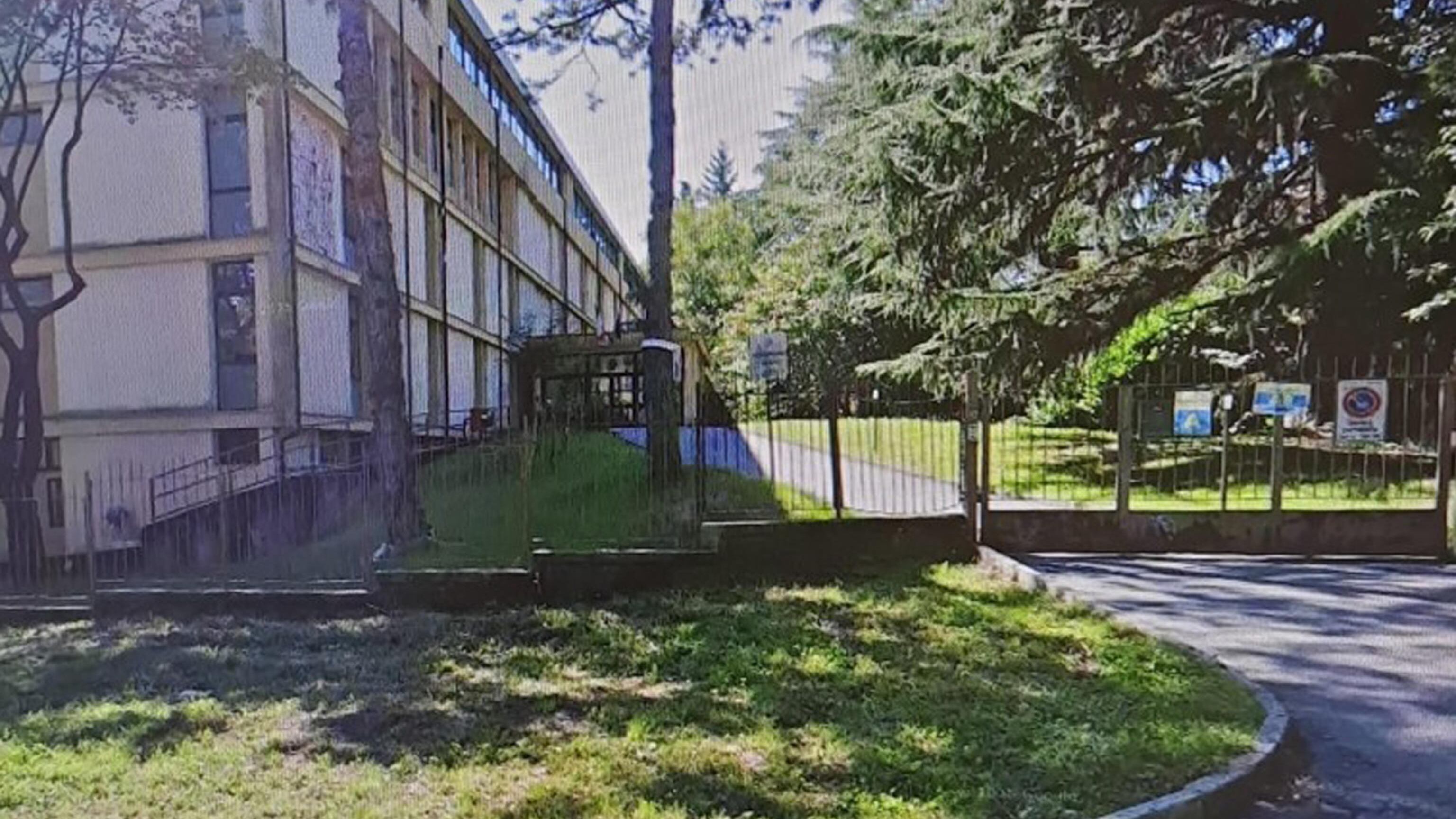 Coltello a scuola, studente ferito a un dito a Varese