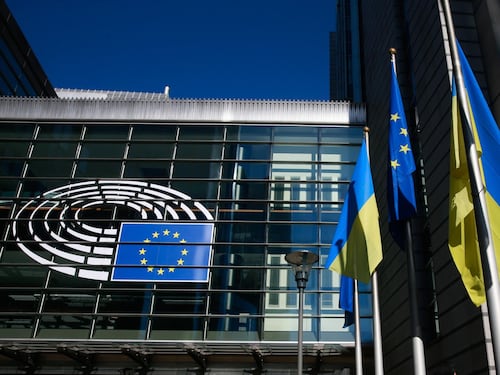 "Contenuti illegali". X nel mirino della Ue: aperta la procedura di infrazione