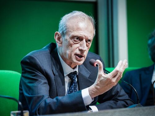“Ho provato pena”. Ironia web su Fassino