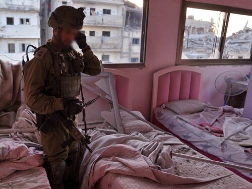 L'ennesimo orrore di Hamas a Gaza: "Armi e bombe vicino ai letti dei bambini"
