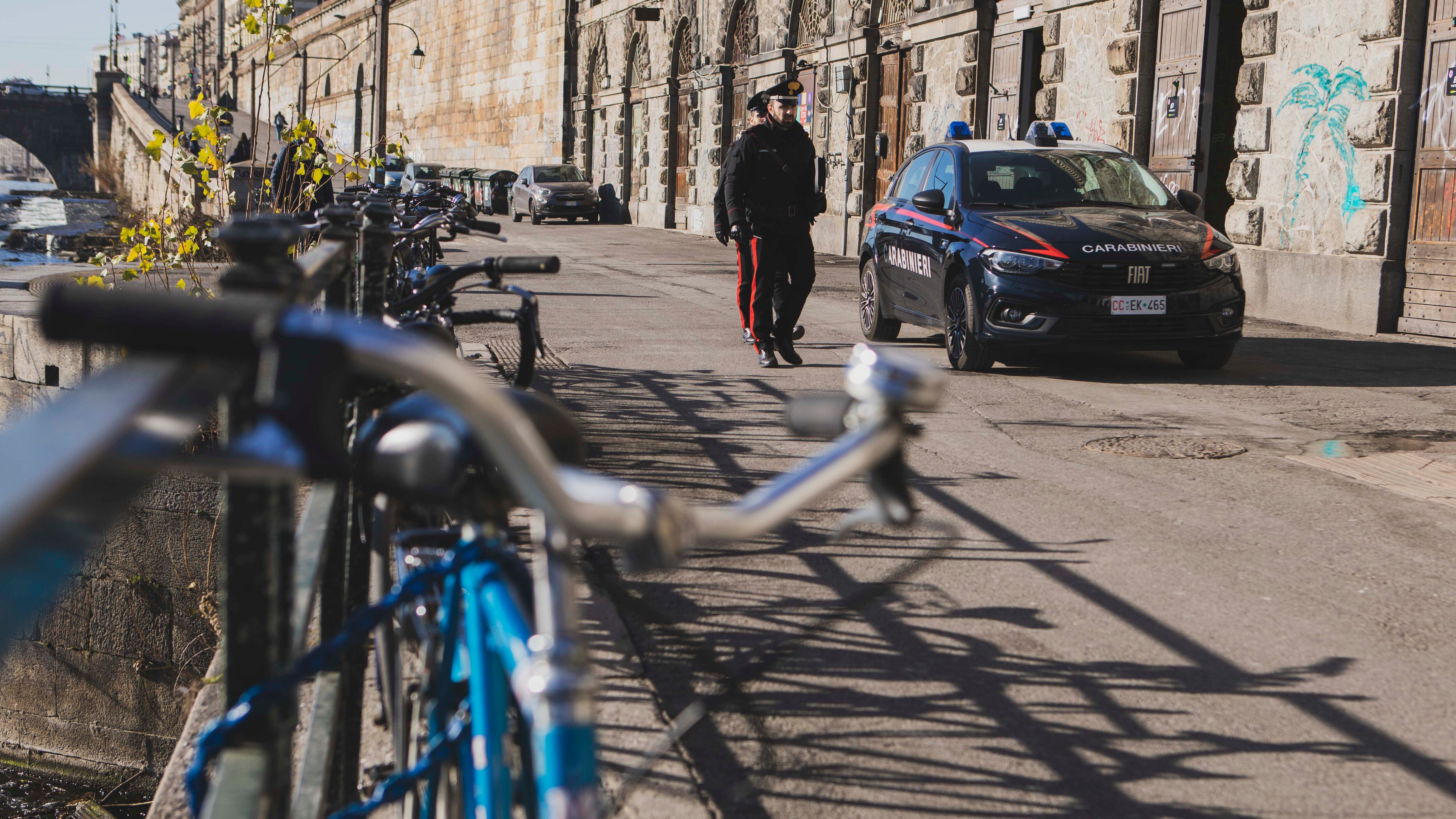 Lanciò una bici dai Murazzi di Torino. Condannato a 16 anni l'unico maggiorenne