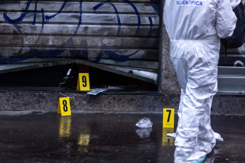 Omicidio di Milano, il bar dove Eros di Zonza è stato accoltellato dopo il furto 13