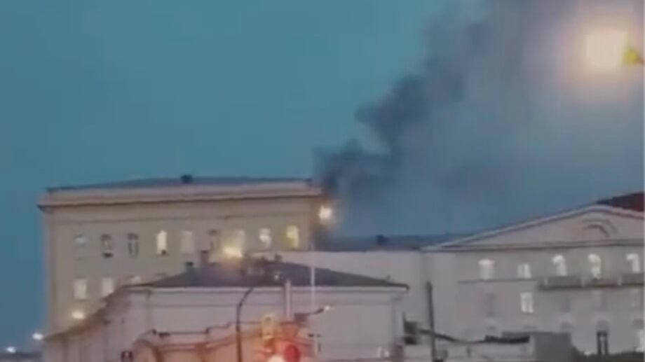 Incendio a Mosca: in fiamme sede del ministero della Difesa
