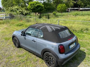 MINI Cabrio 2025: guarda la gallery della nuova decappottabile da città 8