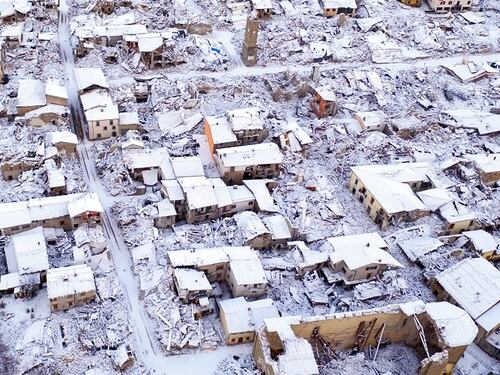 Neve e scosse Ecco l'odissea senza fine di un'Italia lasciata da sola