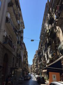 Napoli, piazza Garibaldi e Porta Nolana 8