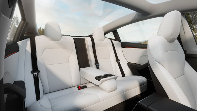 Tesla Model 3 restyling, guarda tutte le foto 9