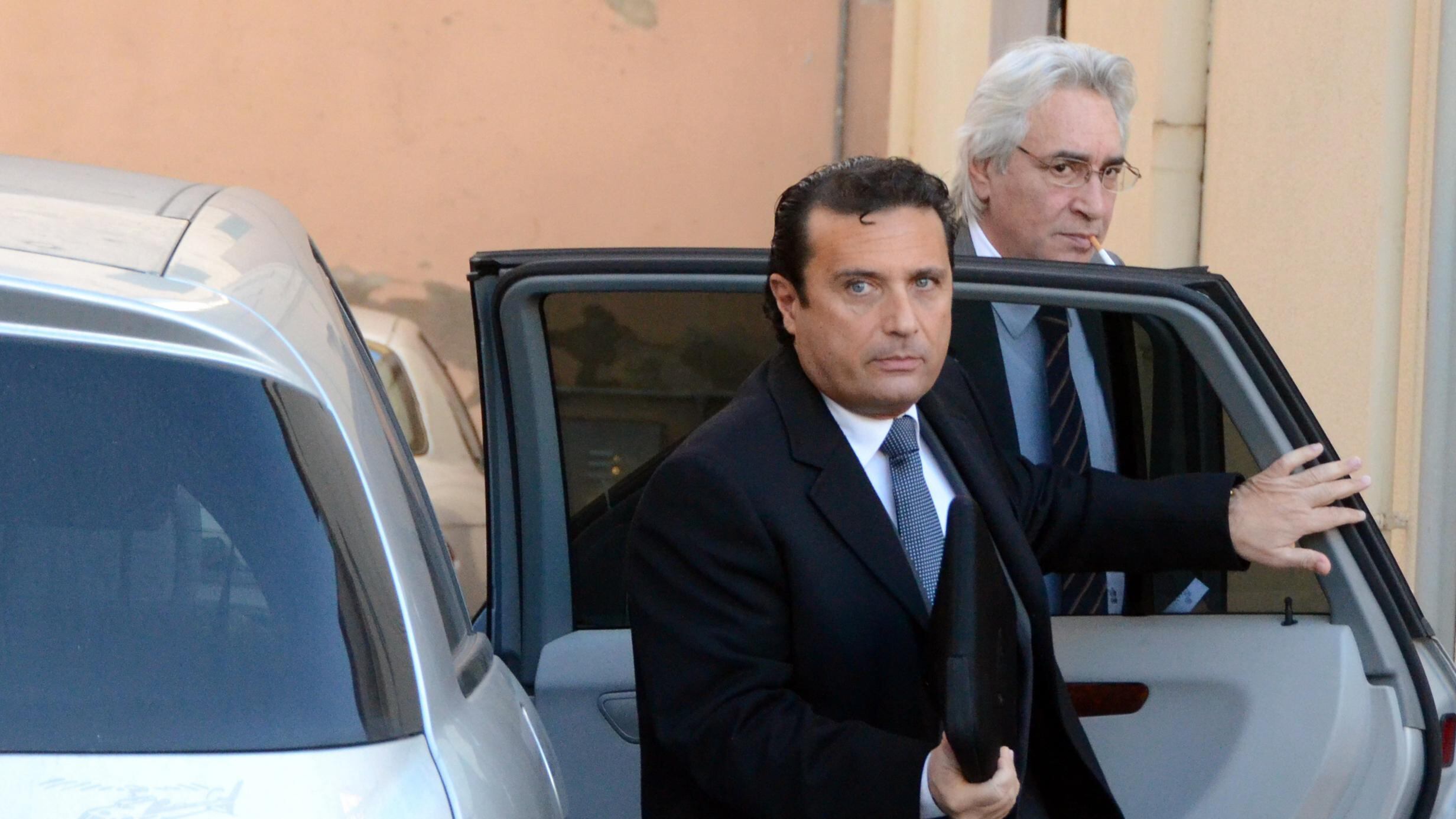 Concordia, Schettino: "Tra morire e tuffarmi ho preferito la scialuppa"