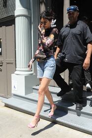 Kim Kardashian e Kendall Jenner, seno in mostra 28