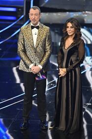 Sanremo 2024: ecco il look della terza serata del Festival dI conduttore, co-conduttrice e ospiti 8