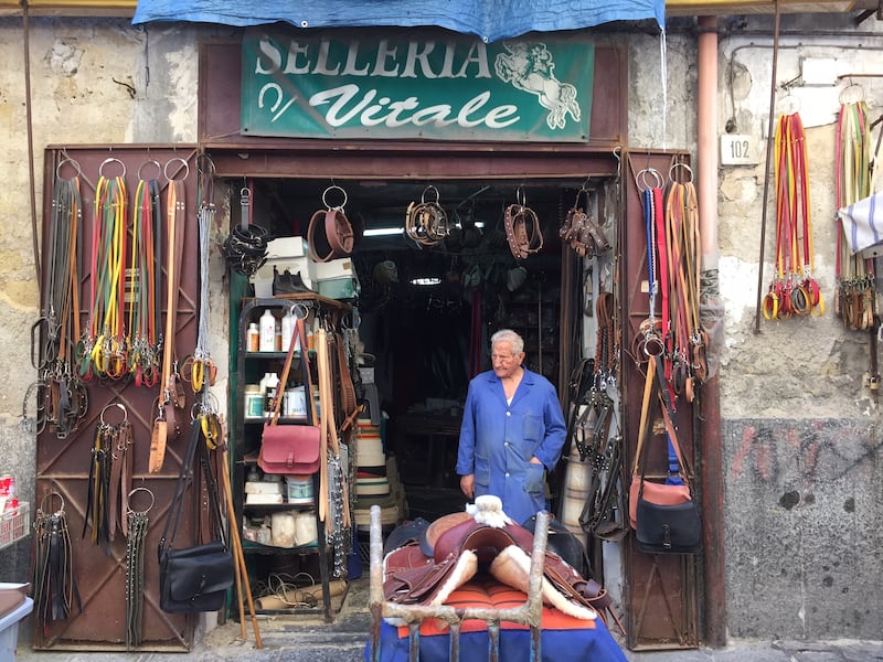 Napoli, piazza Garibaldi e Porta Nolana 13