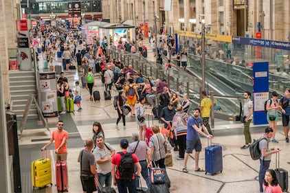 Partenze per le Vacanze. Esodo estivo in Stazione Centrale di Milano  4