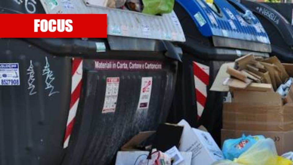 Monnezza, un'odissea infinita: così Roma "annega" tra i rifiuti