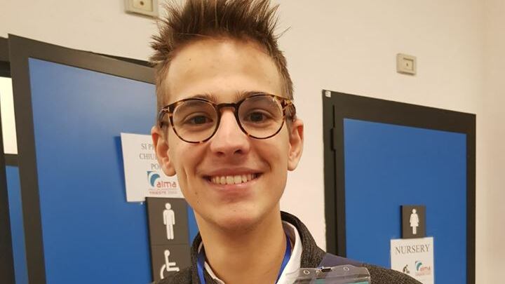 Michele diventa sindaco a 20 anni con FdI: sul web critiche e insulti