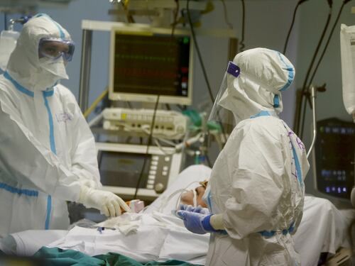 Lo sfogo del medico: "Da idoli a parassiti, lasciati a noi stessi"