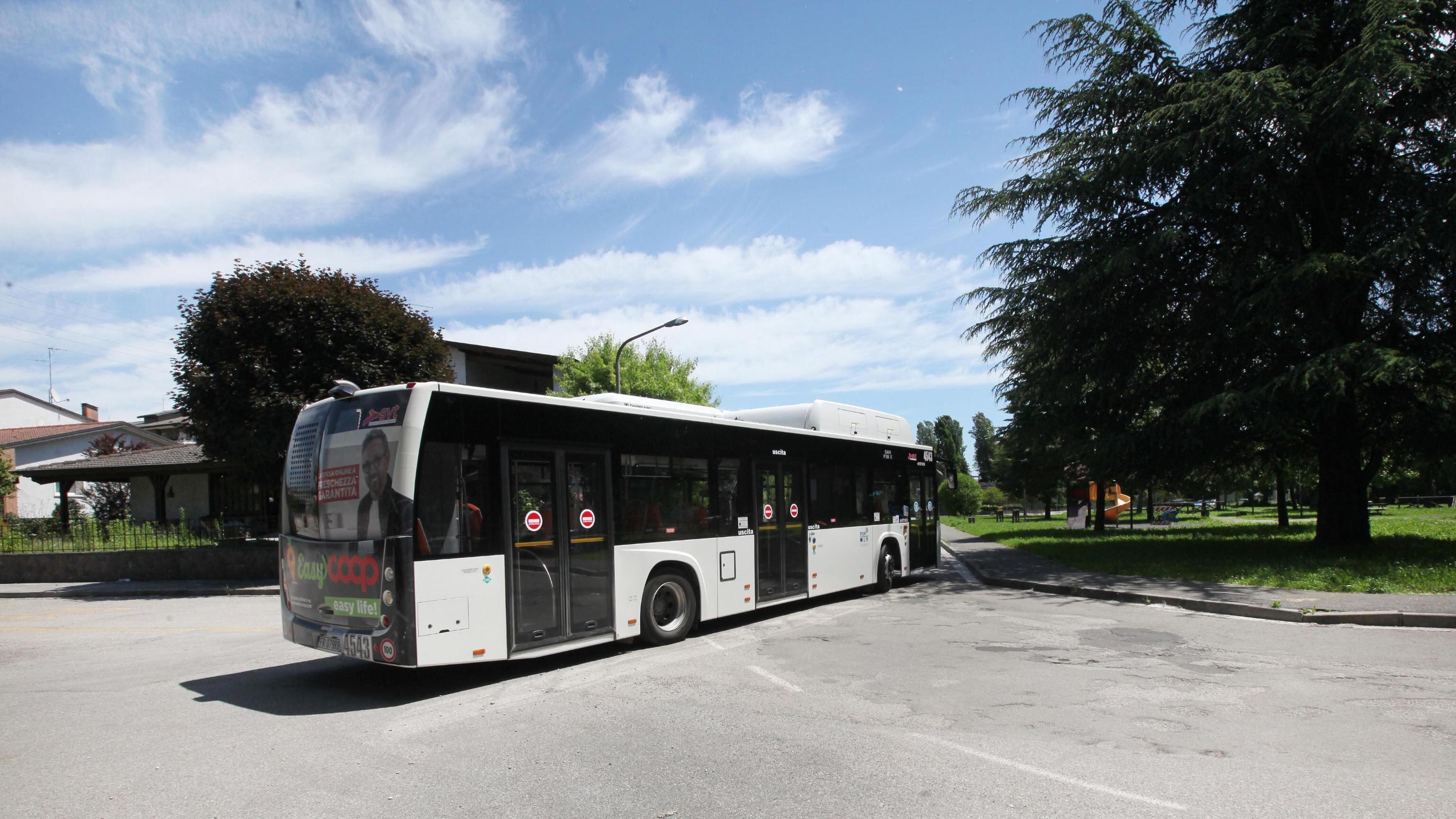 "Ho dimenticato l'abbonamento". E l'autista fa scendere un 15enne disabile dal bus